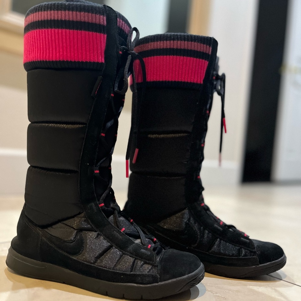 Nike black/pink boots